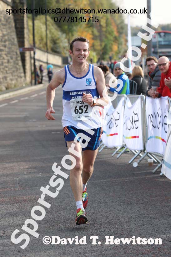 Justin Cox 3rd in the Morpeth to Newcastle Marathon. Photo: David T. Hewitson/Sports for All Pics